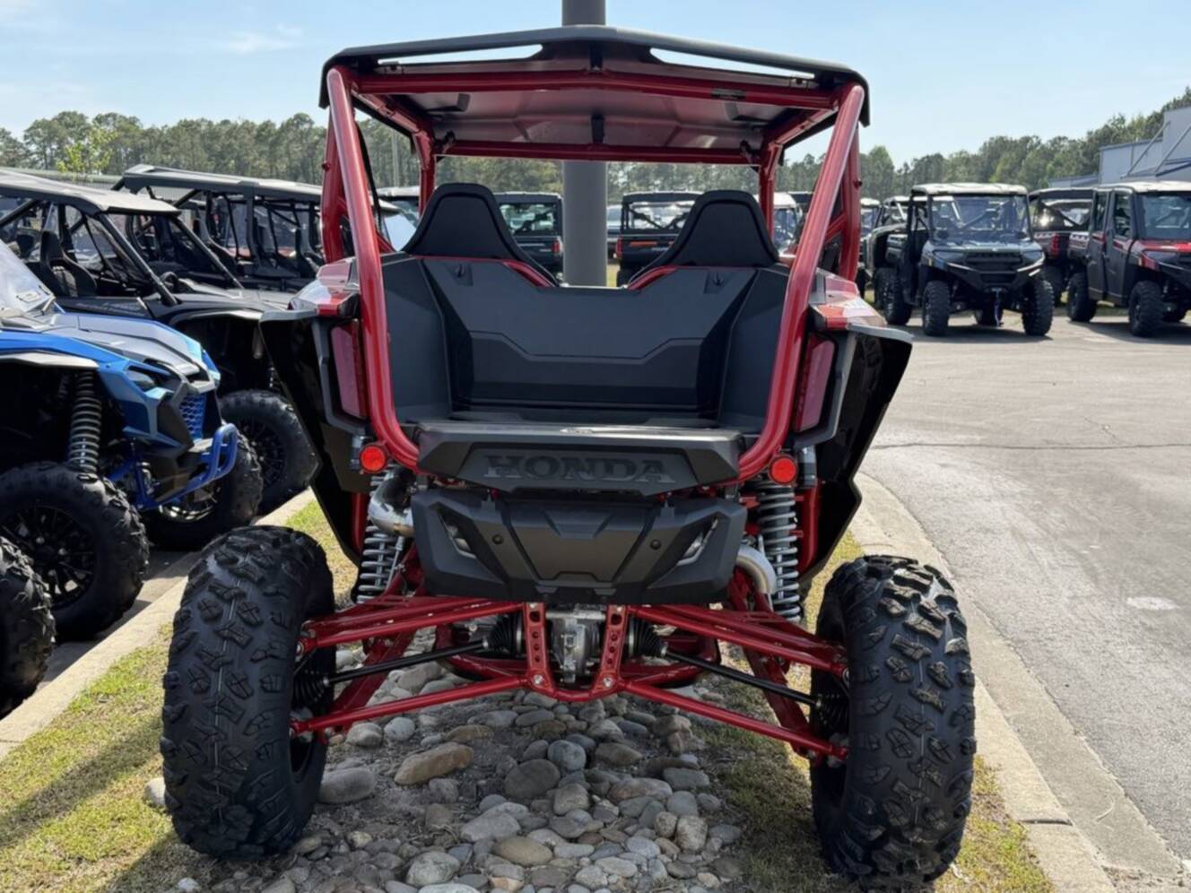 A photo of this 2026 Honda Talon 1000R FOX Live Valve