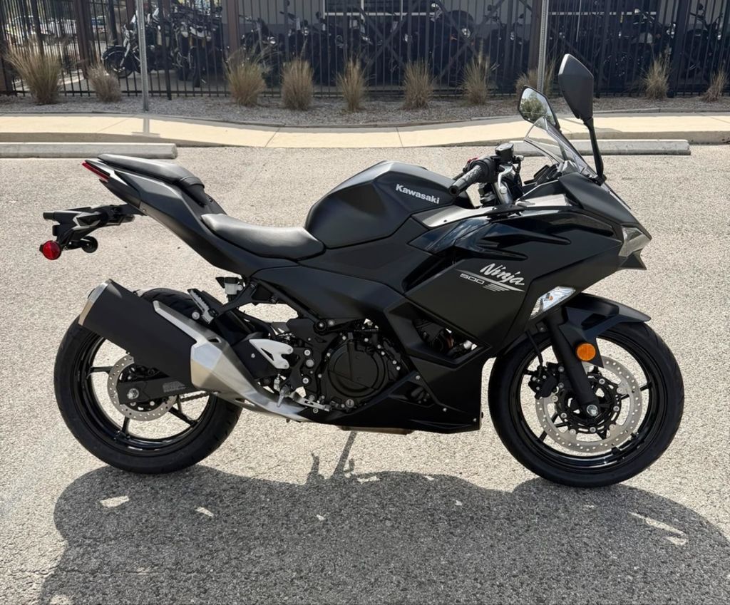 2026 Kawasaki Ninja® 500 Metallic Flat Spark Black BASE in Alachua, FL