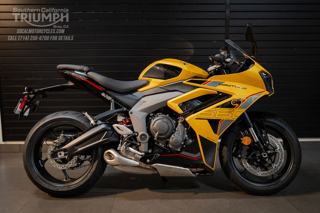 2026 Triumph Daytona 660 Cosmic Yellow / Sapphire Black in brea CA