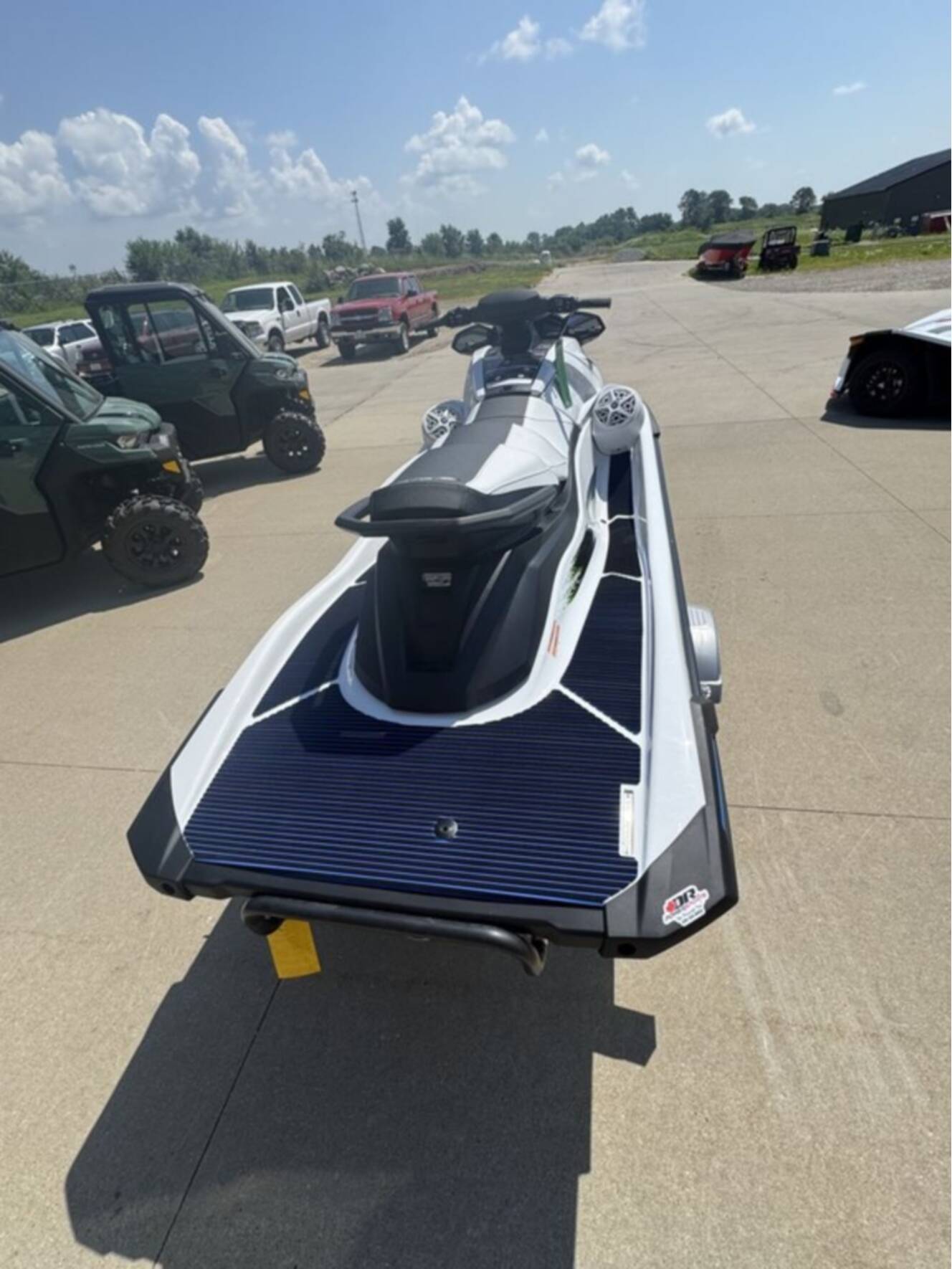 A photo of this 2026 Yamaha VX DELUXE W/AUDIO-WHITE