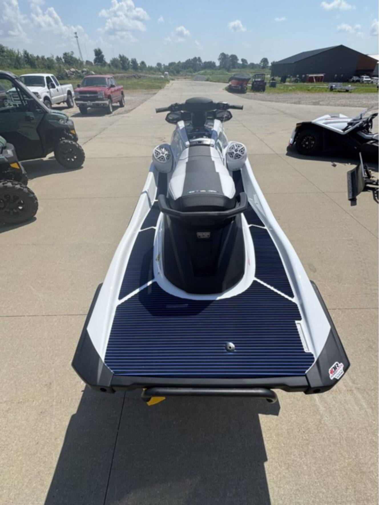 A photo of this 2026 Yamaha VX DELUXE W/AUDIO-WHITE