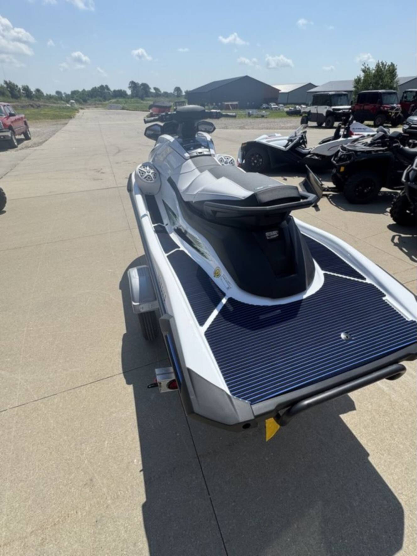 A photo of this 2026 Yamaha VX DELUXE W/AUDIO-WHITE
