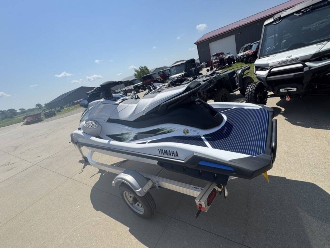 A photo of this 2026 Yamaha VX DELUXE W/AUDIO-WHITE