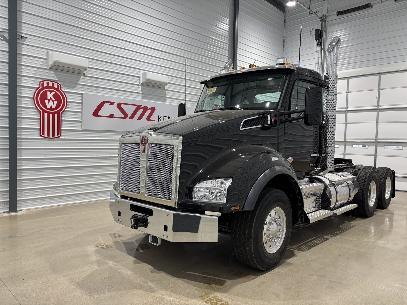 2027 KENWORTH T880 in Grand Rapids, MI