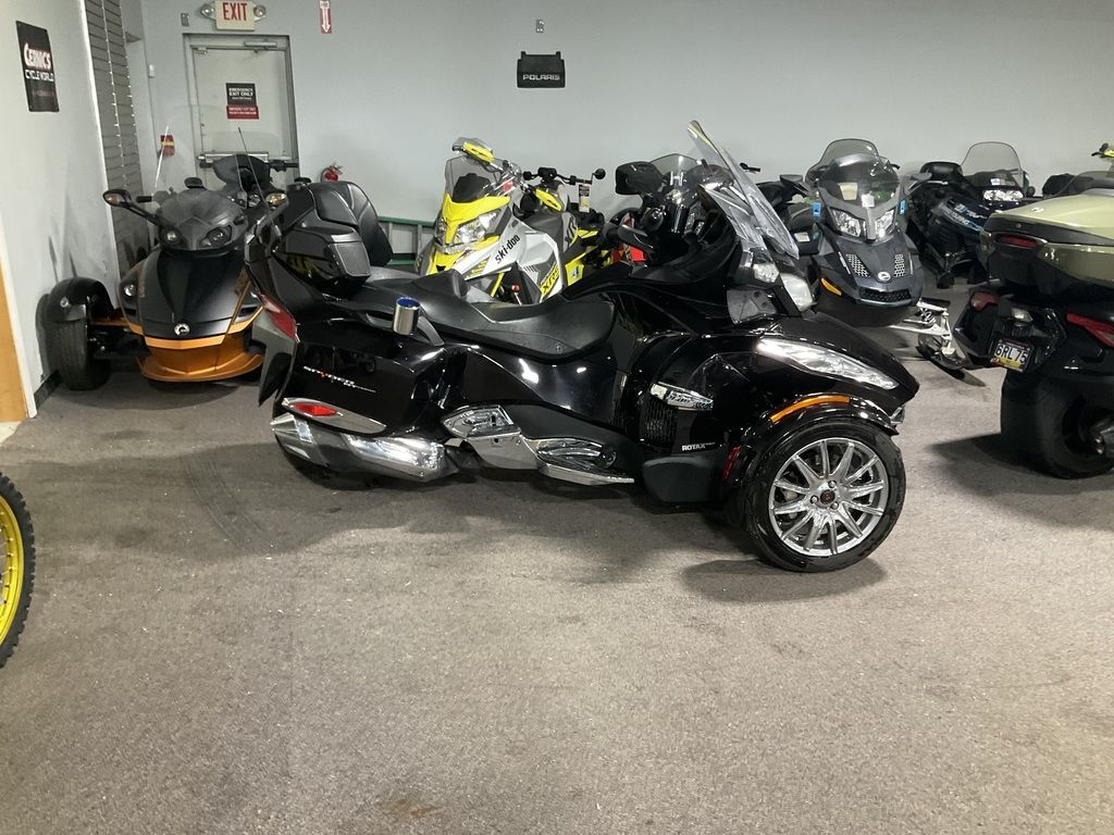 2014 Can-Am SPYDER RT LTD Standard motorcycle