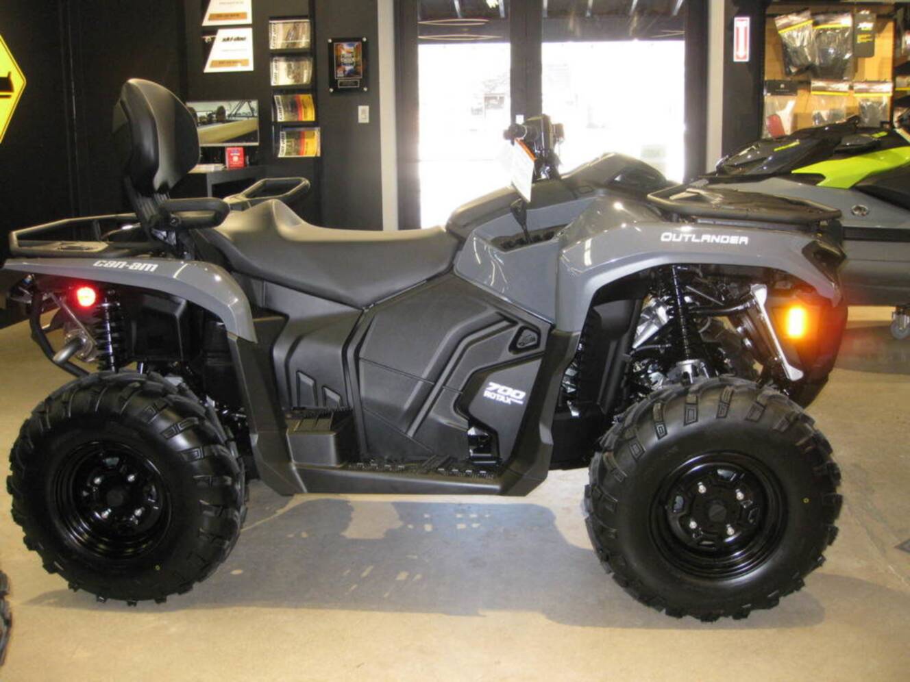A photo of this 2026 Can-Am Outlander MAX DPS 700