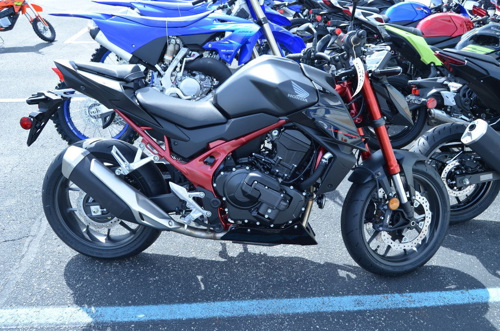 2026 Honda® CB750 Hornet E-Clutch E-CLUTCH in Westfield, IN