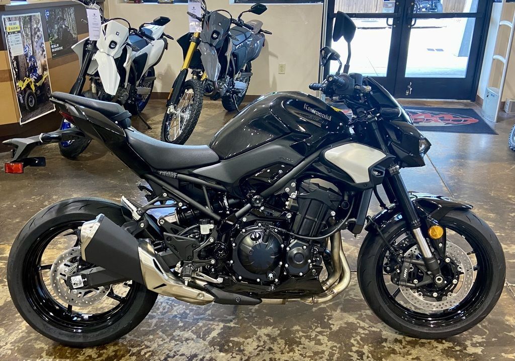 2025 Kawasaki Z900 ABS Metallic Spark Black/Metallic Carbon Gray ABS in Athens, GA