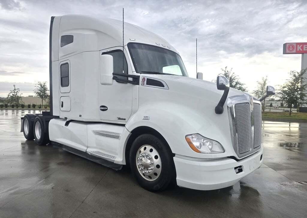 2021 KENWORTH T680 in Des Moines, IA