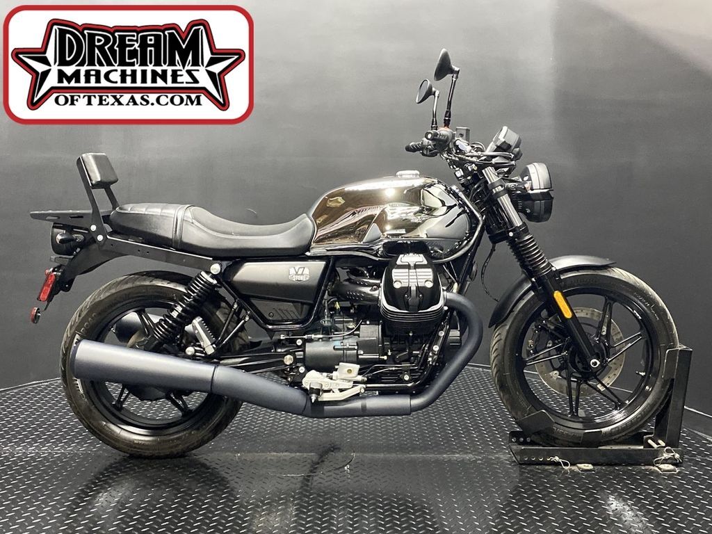 2025 Moto Guzzi V7 Stone STONE in Farmers Branch, TX