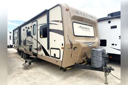 2016 Forest River Rockwood Signature Ultra Lite 8311WS in neenah WI