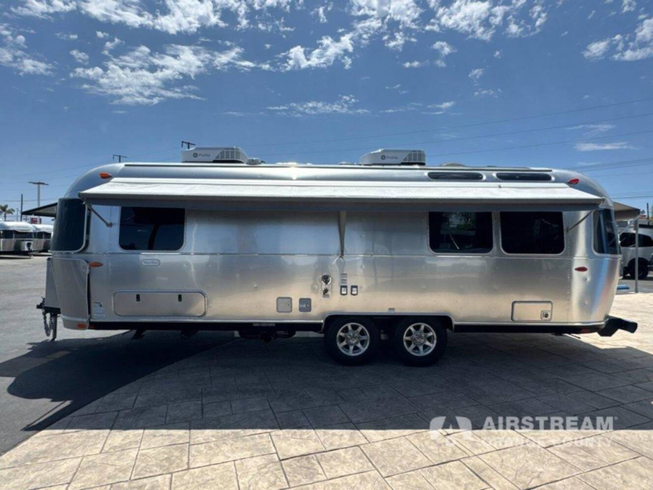 A photo of this 2027 Airstream Flying Cloud 27FB Twin