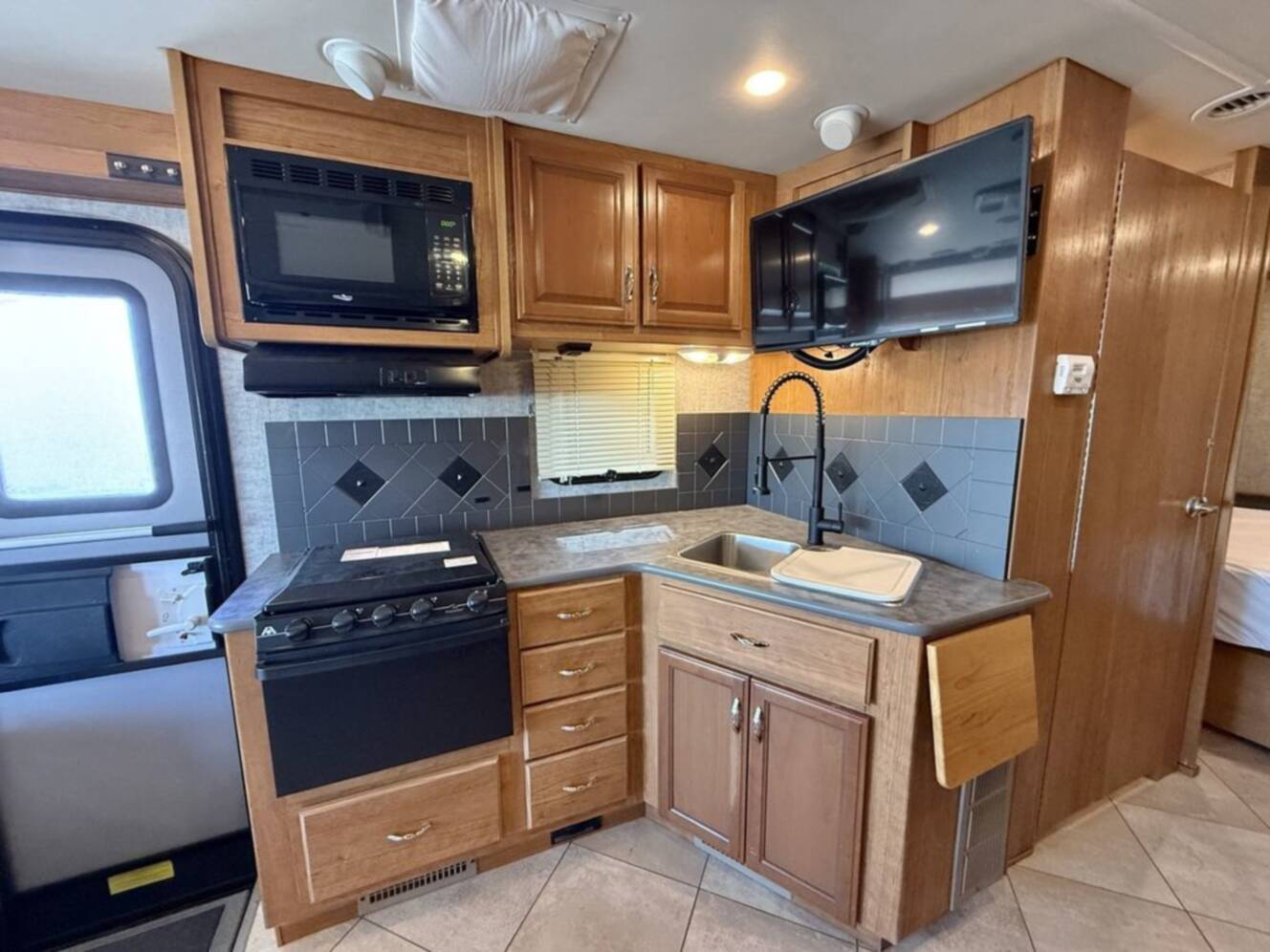 A photo of this 2016 Fleetwood Storm 30L