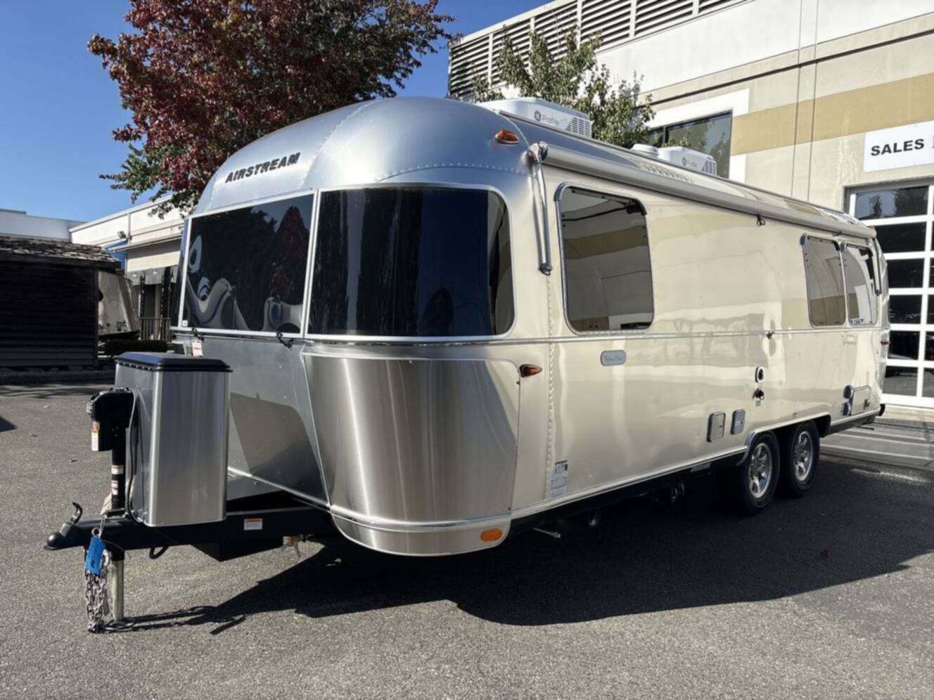 A photo of this 2026 Airstream Flying Cloud 25FB