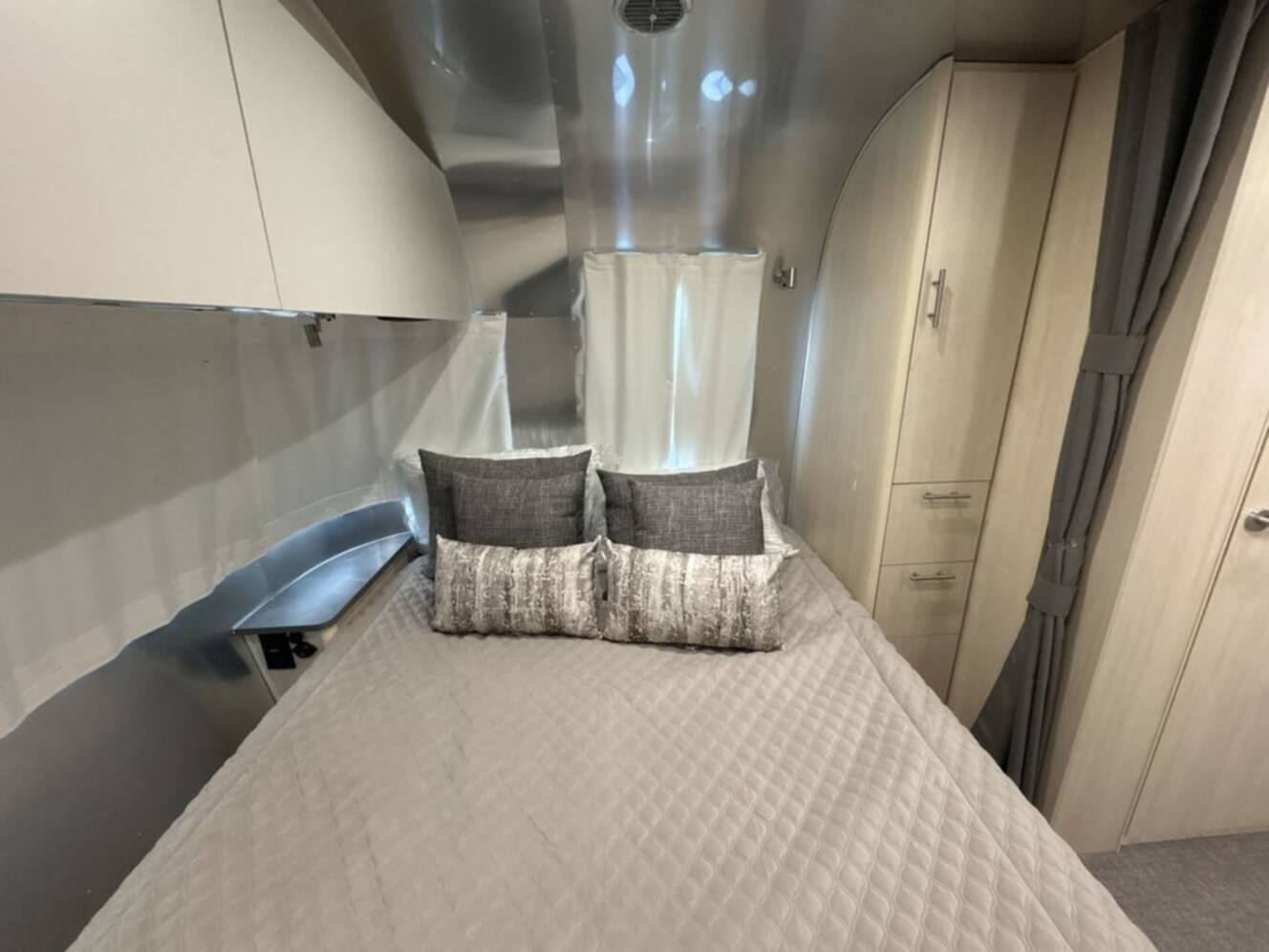 A photo of this 2026 Airstream Flying Cloud 25FB