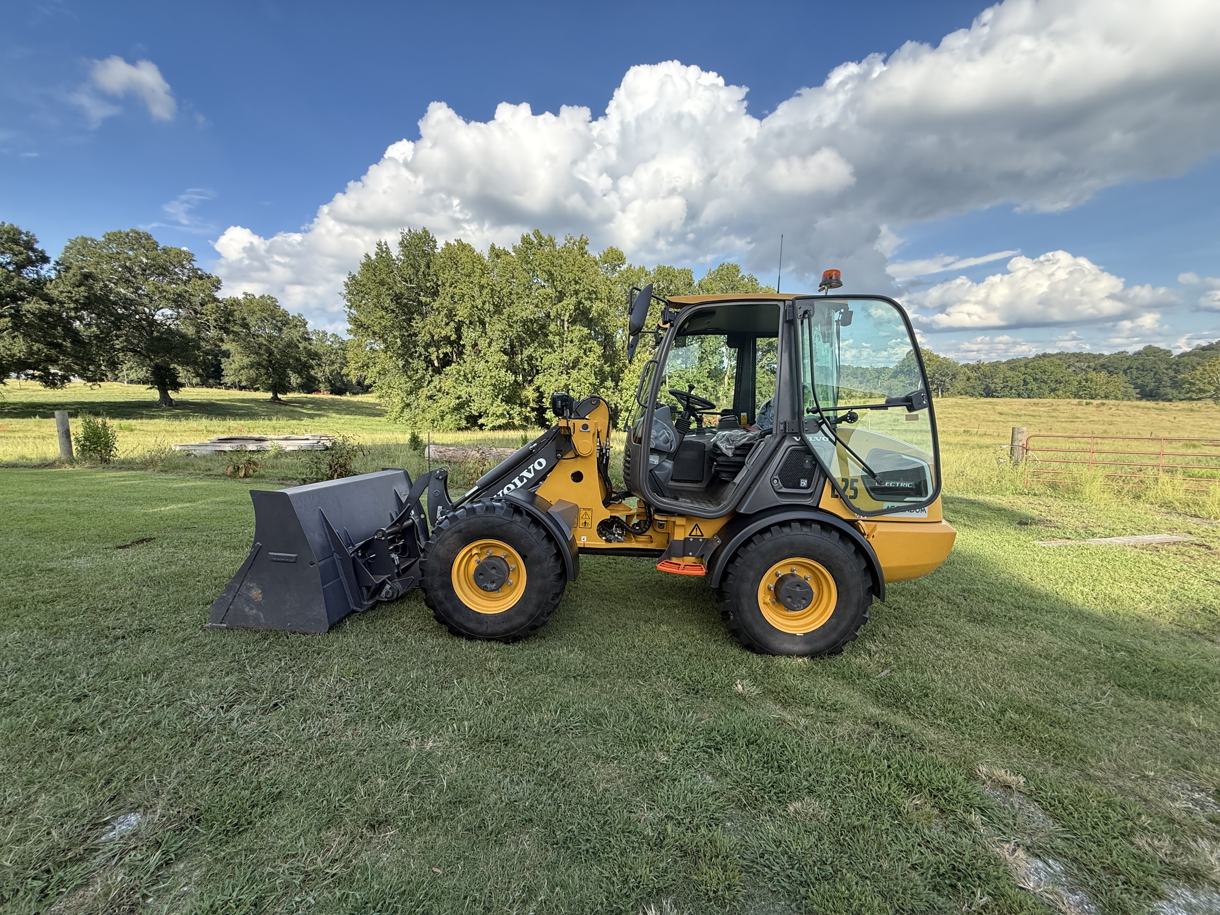 2023 VOLVO L25 in Prosperity, SC
