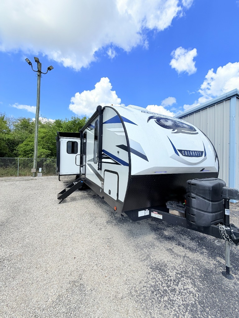 2022 Forest River Cherokee Alpha Wolf 26RL-L in waller TX