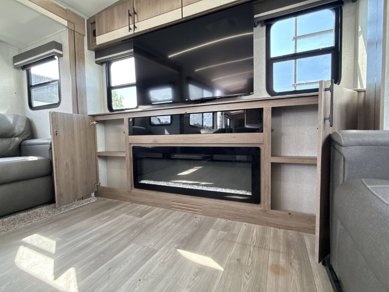 A photo of this 2024 Grand Design IMAGINE 3100RD