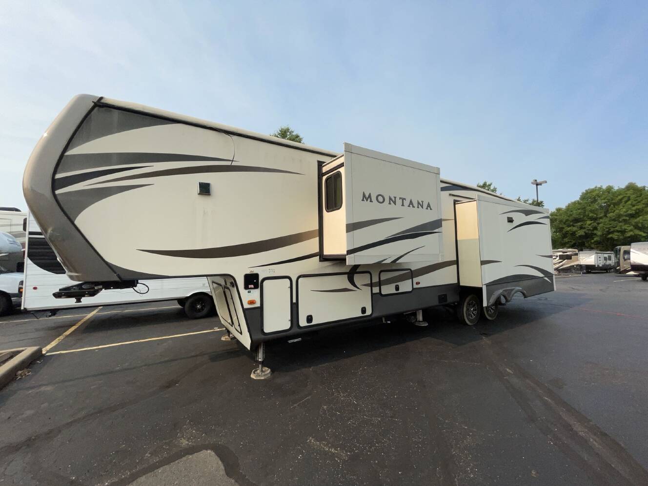A photo of this 2017 Keystone MONTANA 3911FB
