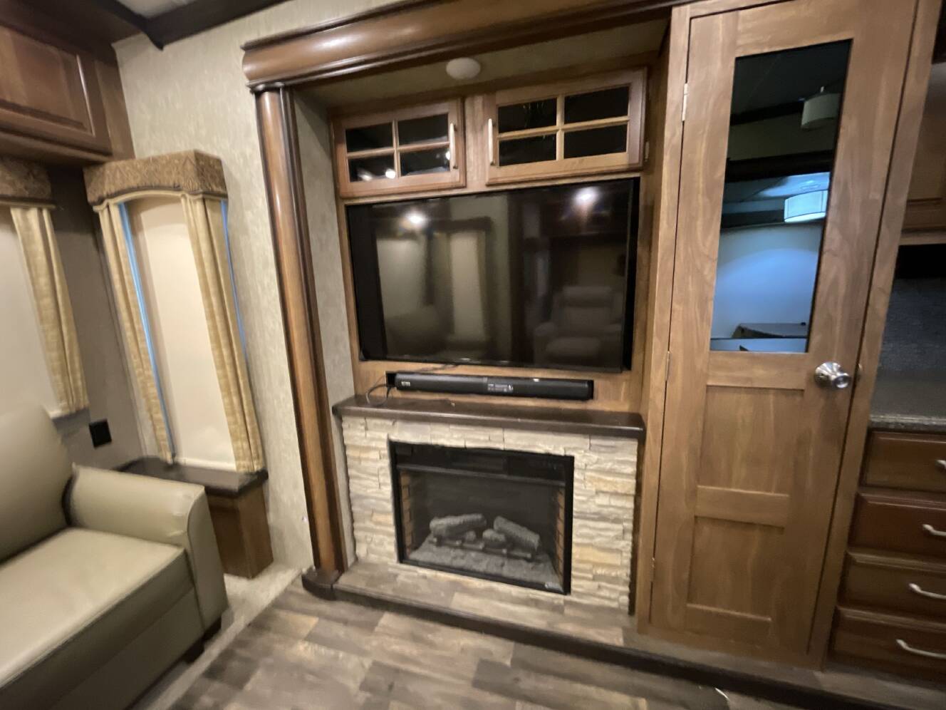 A photo of this 2017 Keystone MONTANA 3911FB