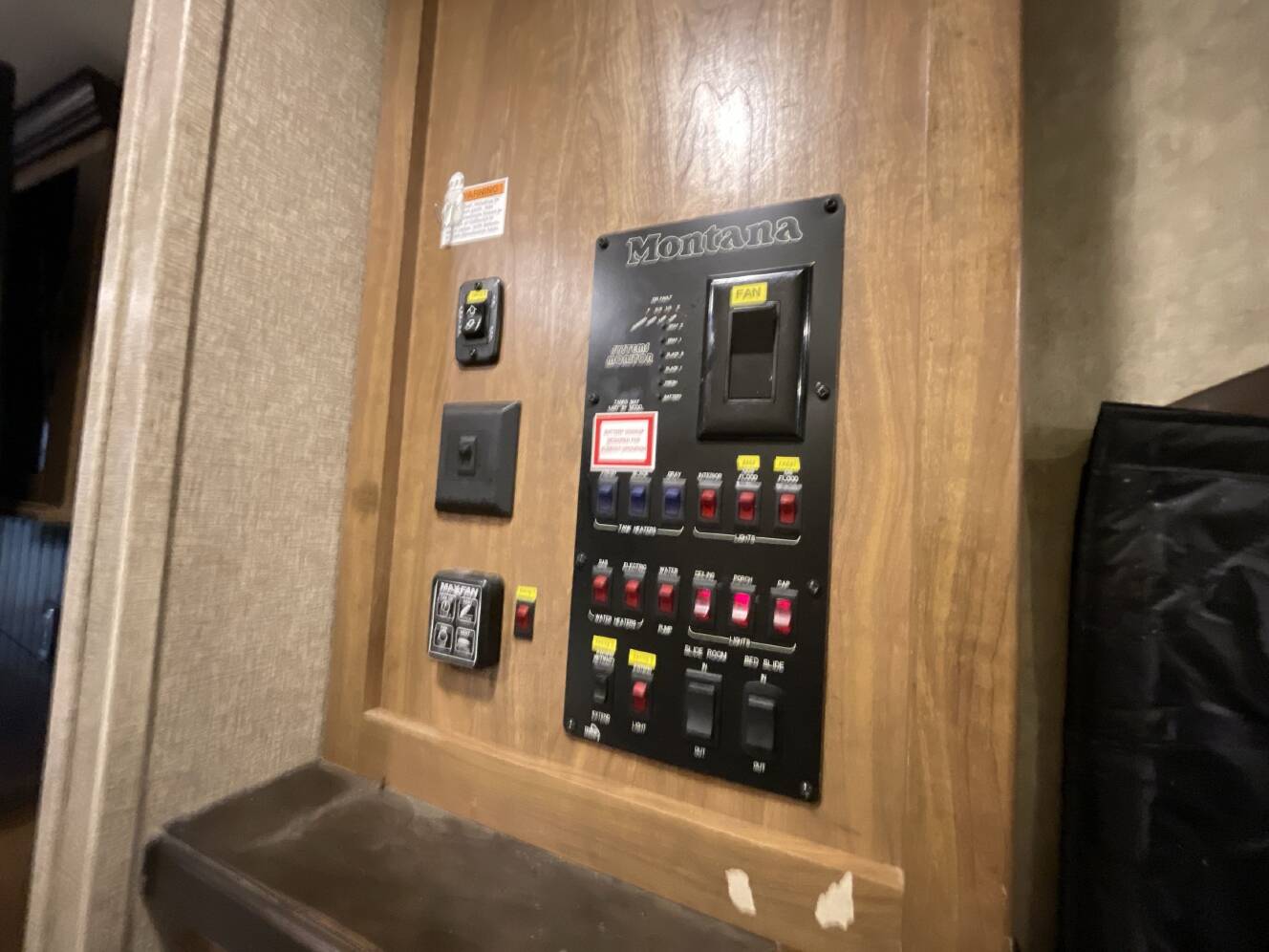 A photo of this 2017 Keystone MONTANA 3911FB