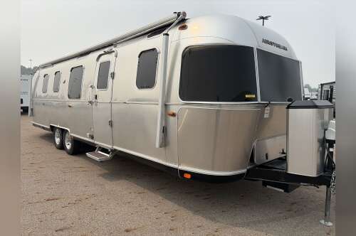 2018 Airstream CLASSIC 33FB QUEEN in sunbury OH