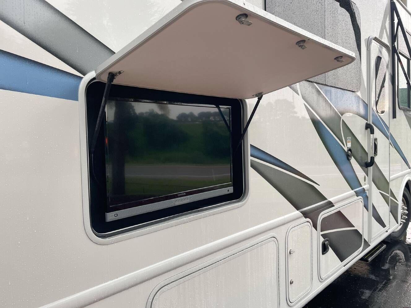 A photo of this 2024 Thor HURRICANE 29M