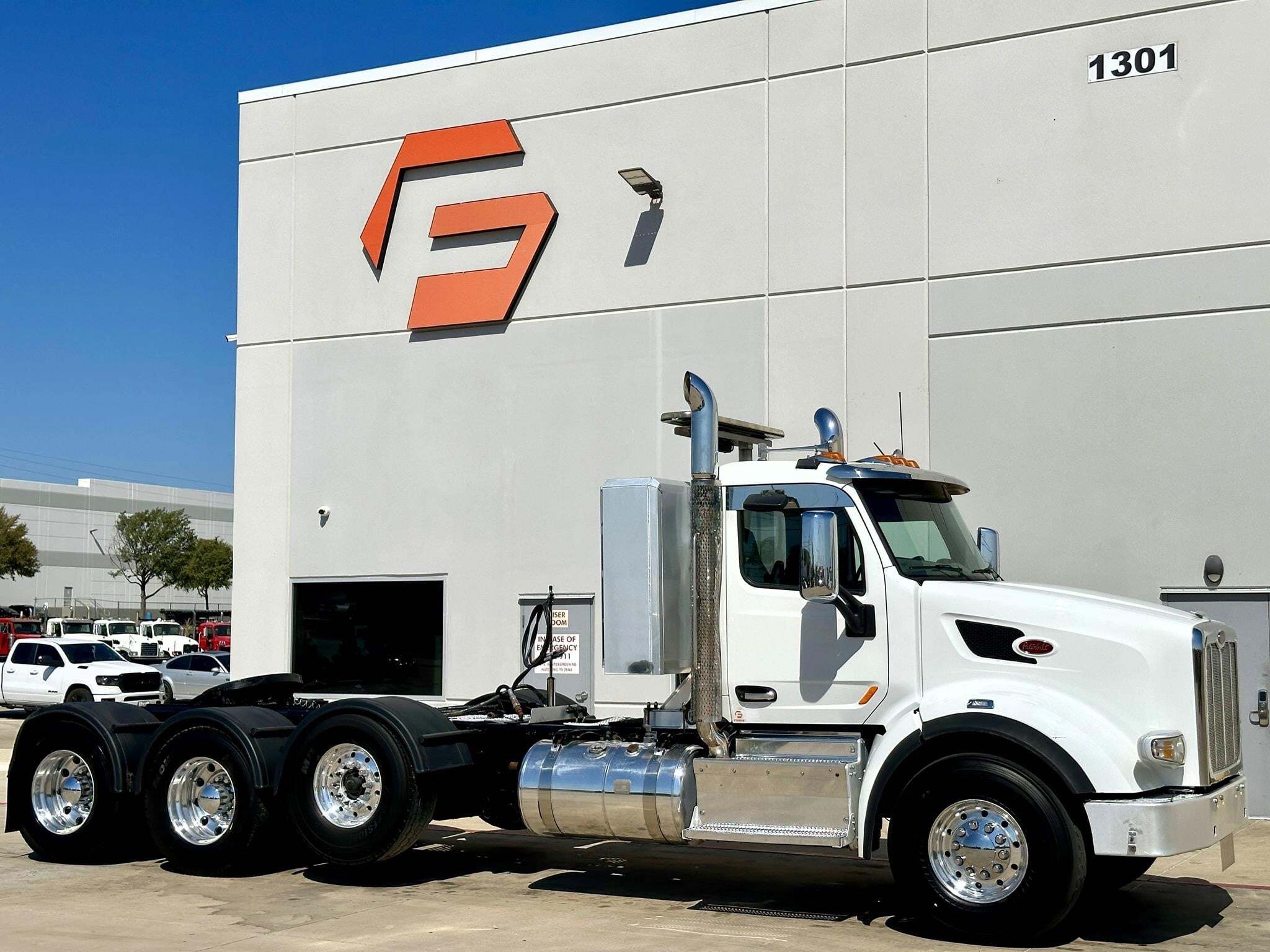 2016 PETERBILT 567 in Hutchins, TX
