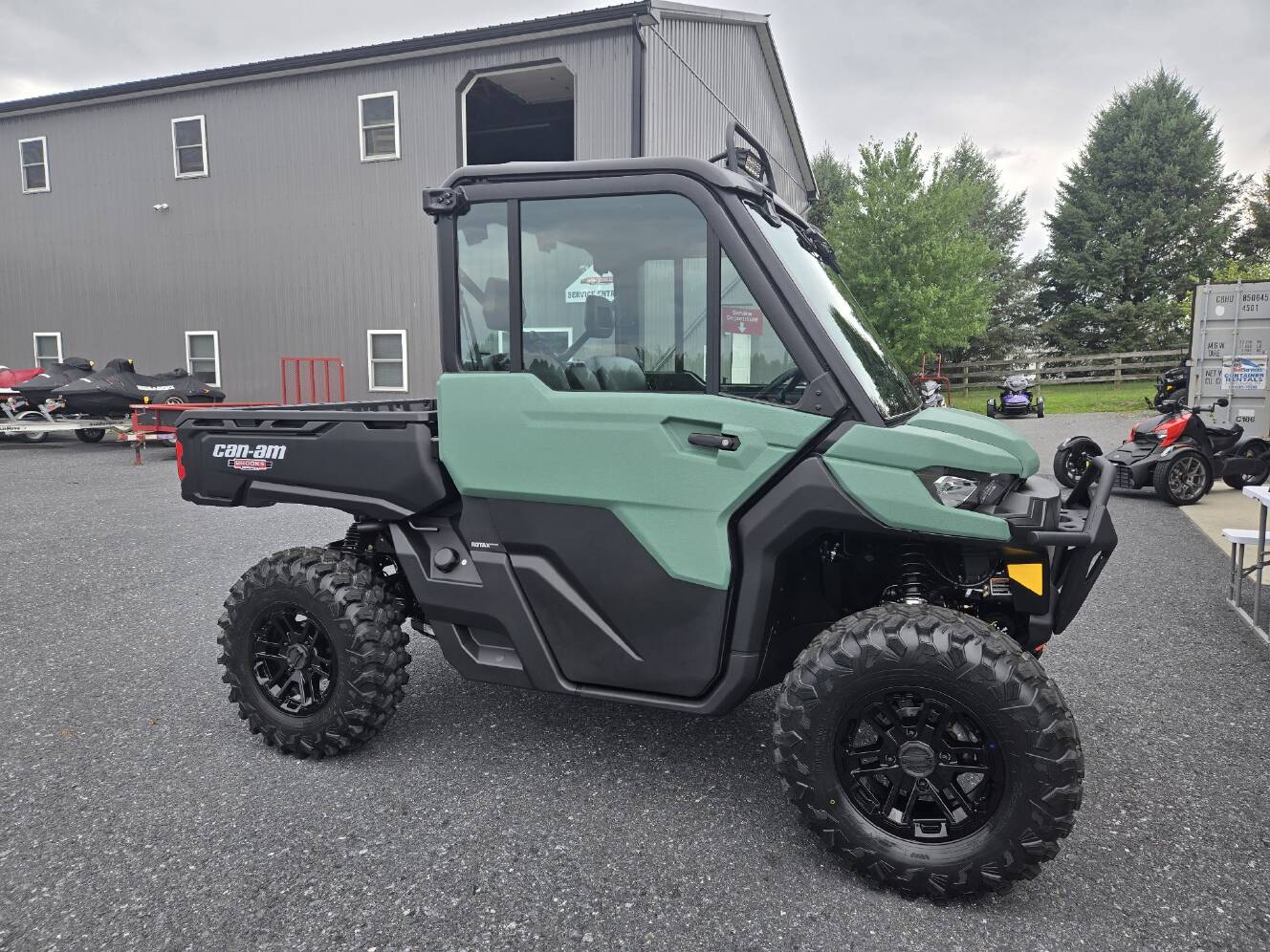 A photo of this 2026 Can-Am Defender DPS CAB HD10