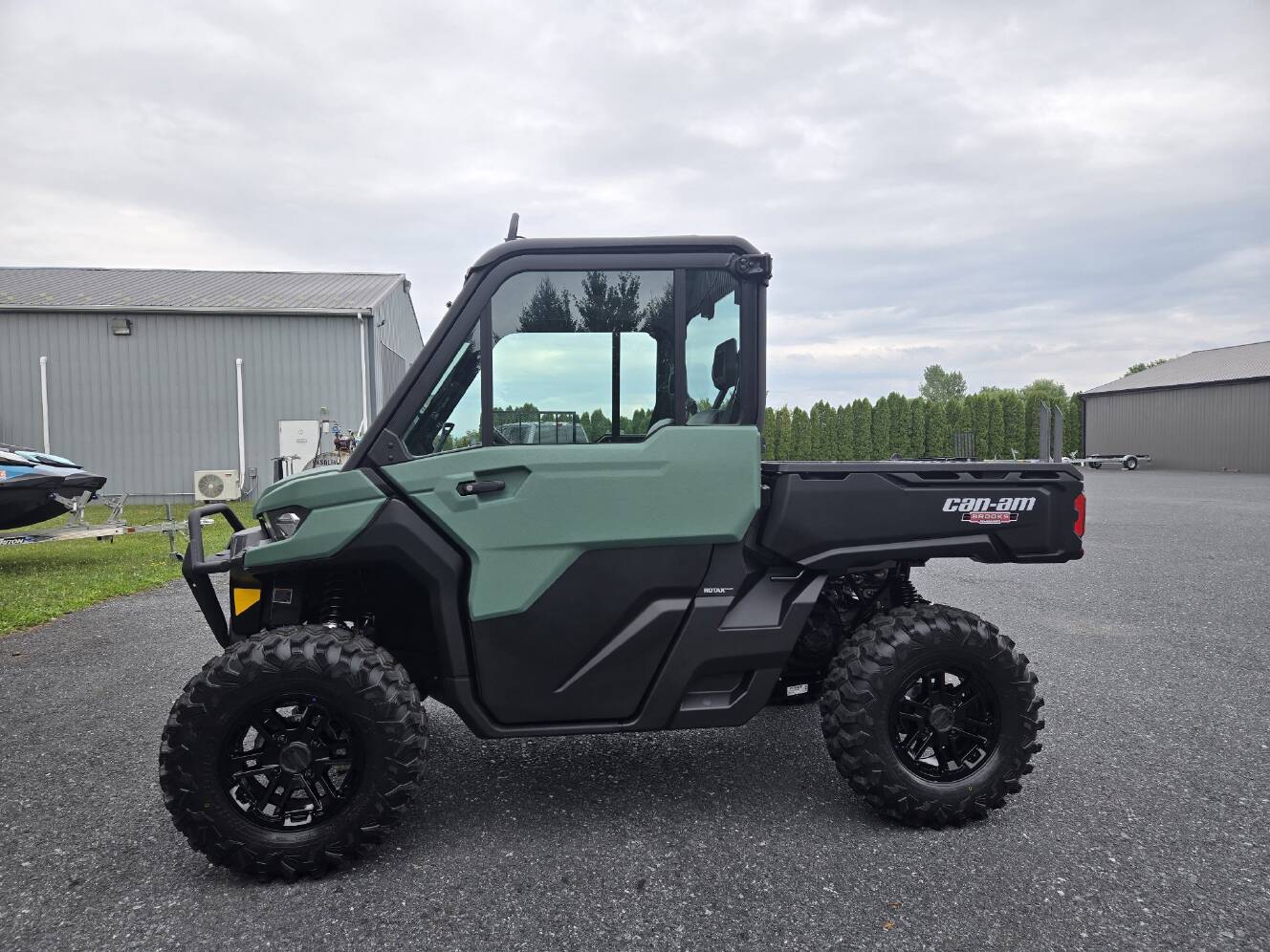 A photo of this 2026 Can-Am Defender DPS CAB HD10
