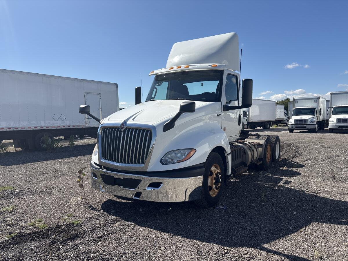 2019 INTERNATIONAL LT625 DAYCAB T/A in Taylor, MI