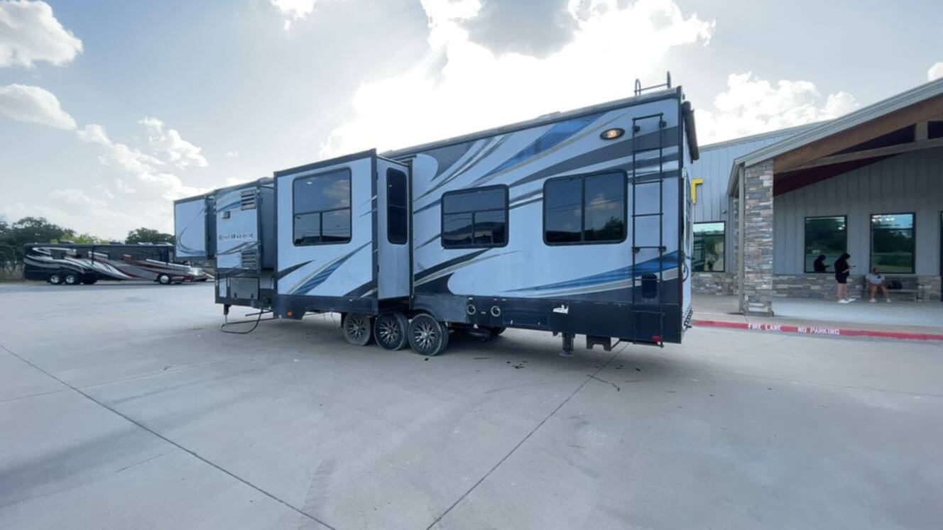 A photo of this 2015 Heartland ROAD WARRIOR 390RW