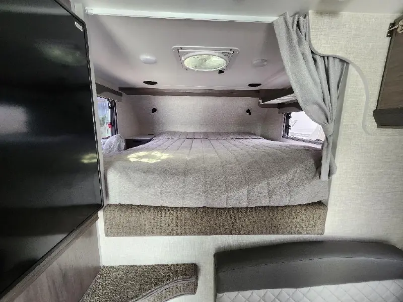 2027 LANCE 825 TRUCK CAMPER