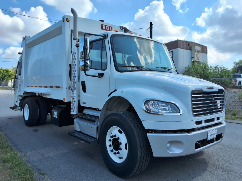 2011 FREIGHTLINER BUSINESS CLASS M2 106