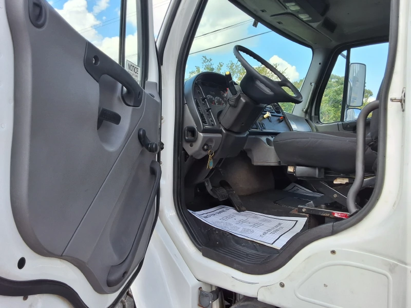2011 FREIGHTLINER BUSINESS CLASS M2 106