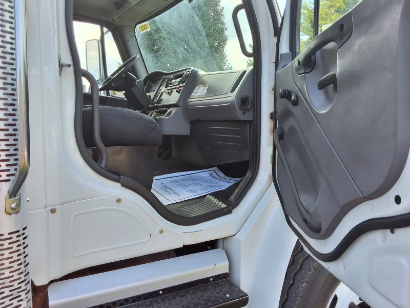 2011 FREIGHTLINER BUSINESS CLASS M2 106