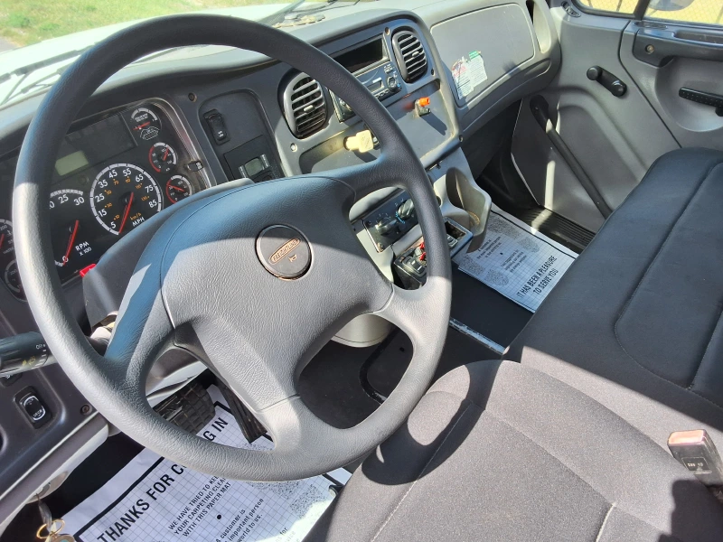 2011 FREIGHTLINER BUSINESS CLASS M2 106