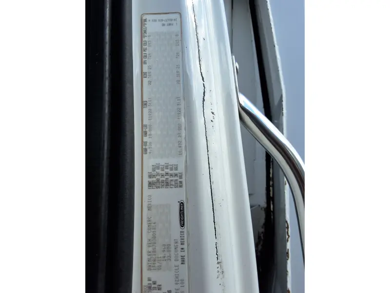 2011 FREIGHTLINER BUSINESS CLASS M2 106