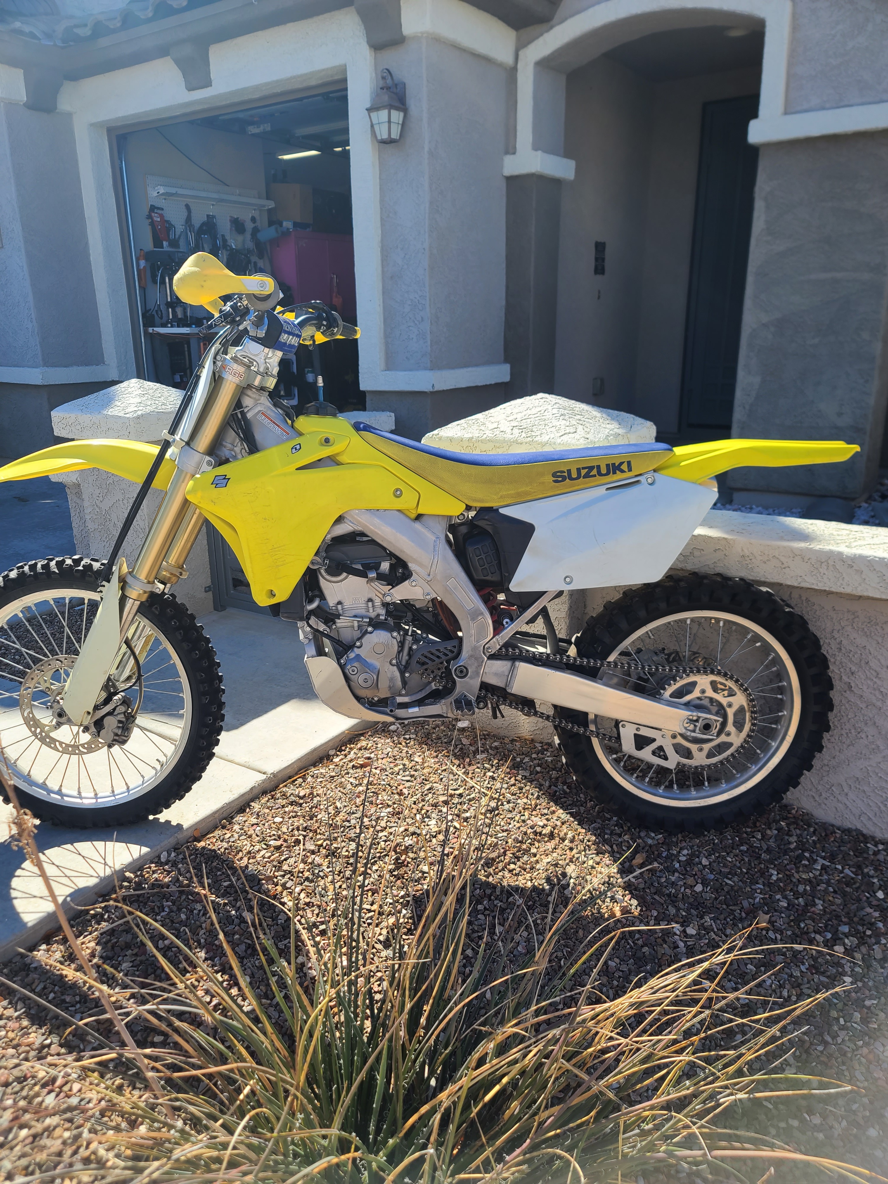 2006 Suzuki RM-Z 450 Dirt Bike motorcycle