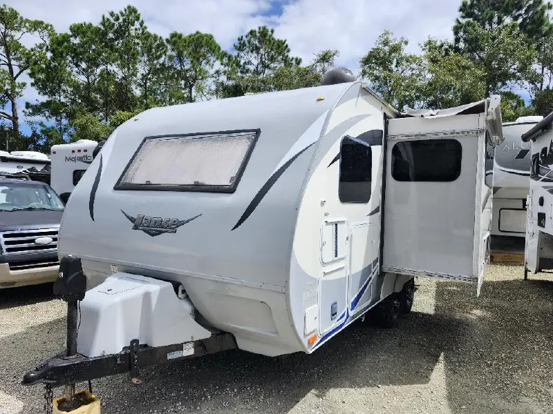 2017 LANCE 1685 TRAVEL TRAILER