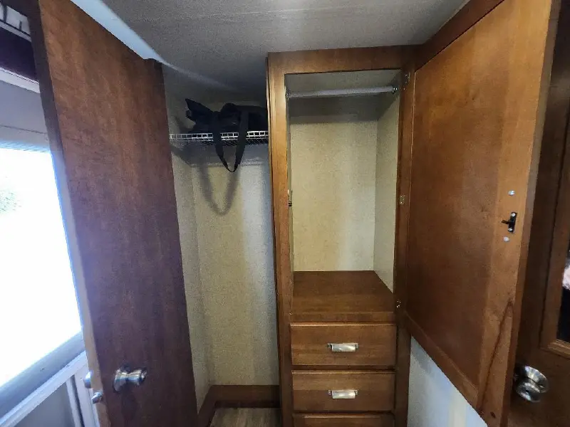 2017 LANCE 1685 TRAVEL TRAILER
