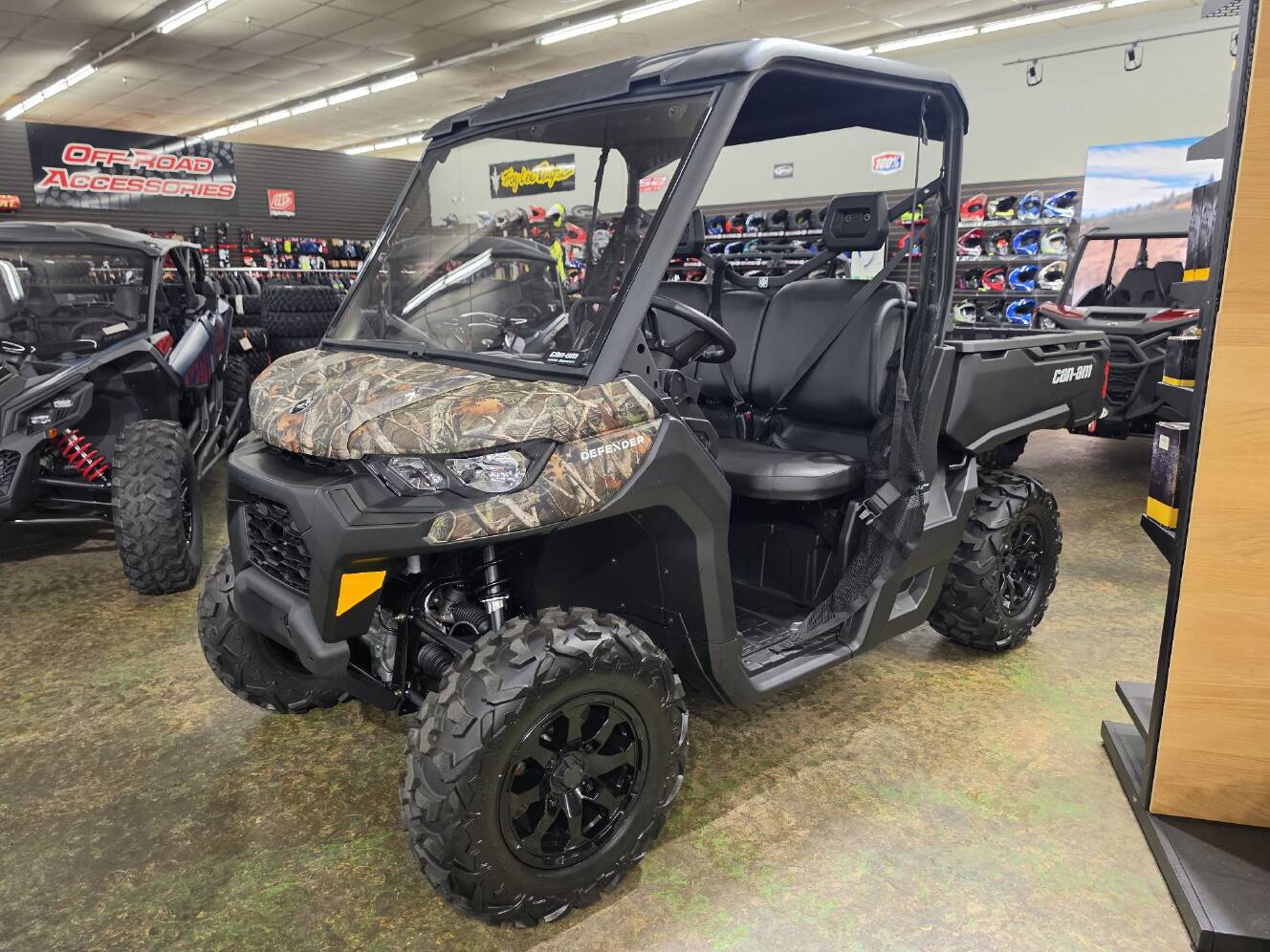 A photo of this 2026 Can-Am Defender DPS HD7