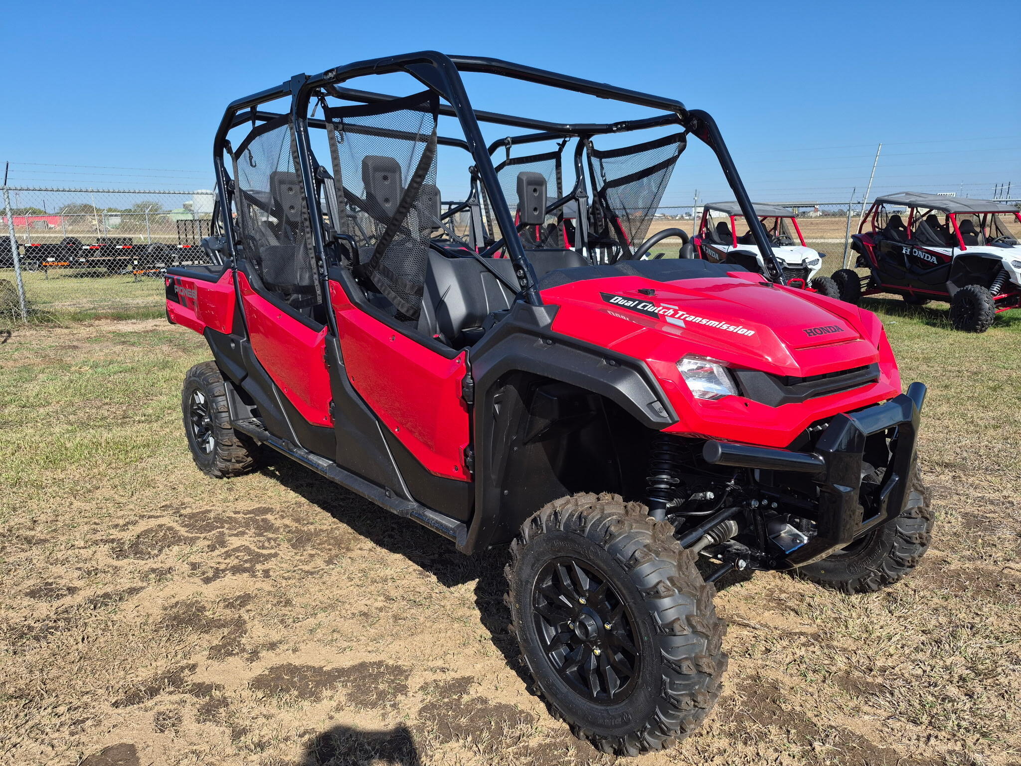 2025 Honda Pioneer 1000-6 Deluxe Crew in el campo TX