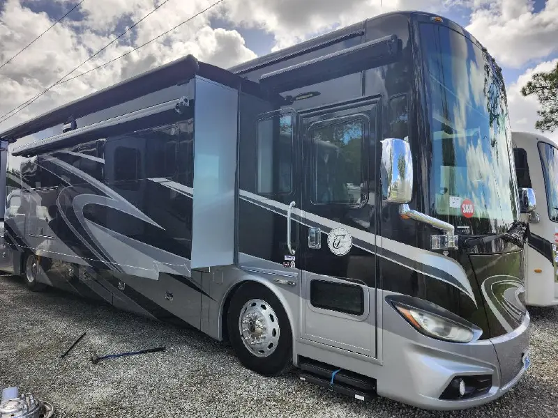 2015 TIFFIN MOTORHOMES PHAETON 40 AH