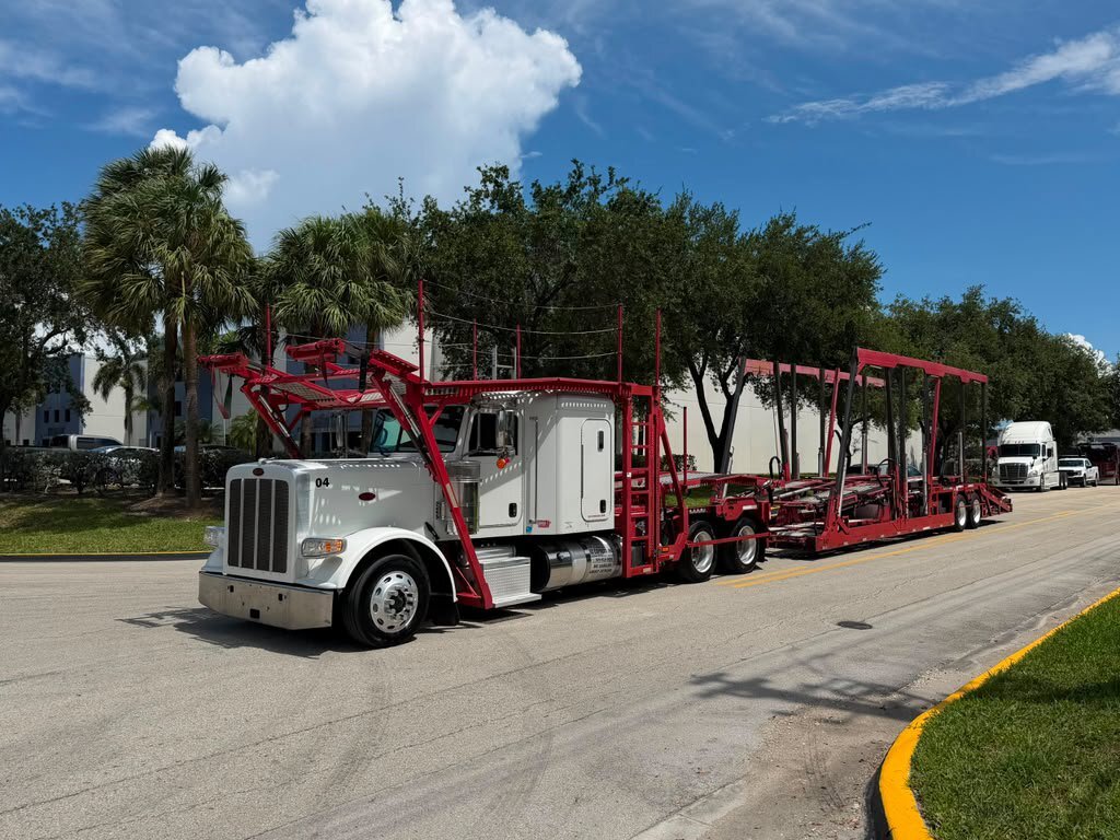 2016 PETERBILT 389 in Miami, FL