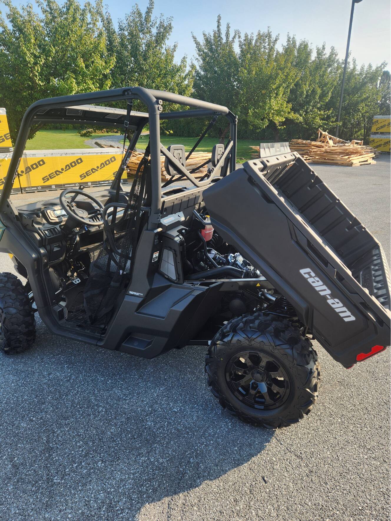 A photo of this 2026 Can-Am Defender DPS HD7