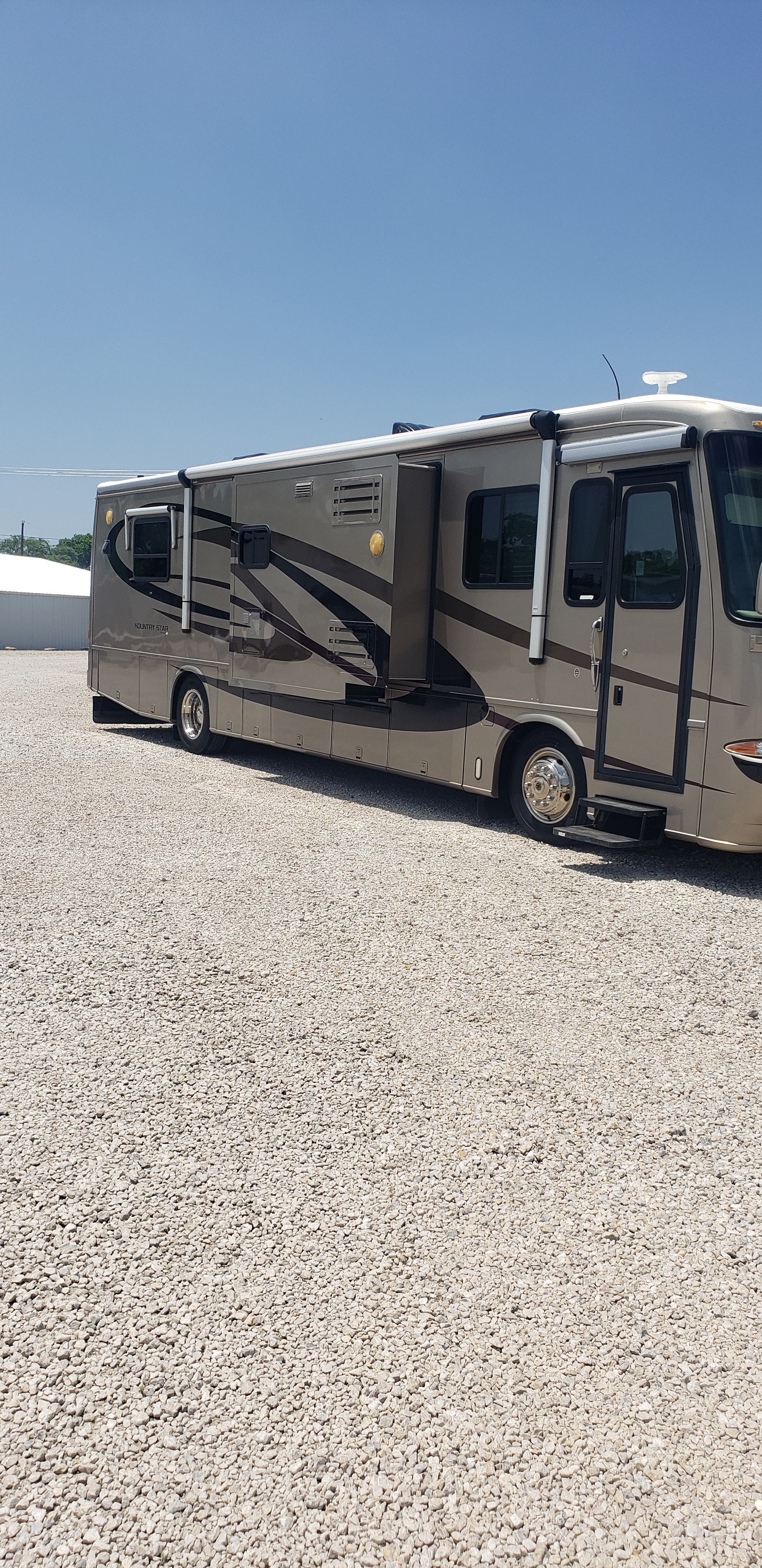 2004 Newmar KOUNTRY STAR 3904 in princeton TX