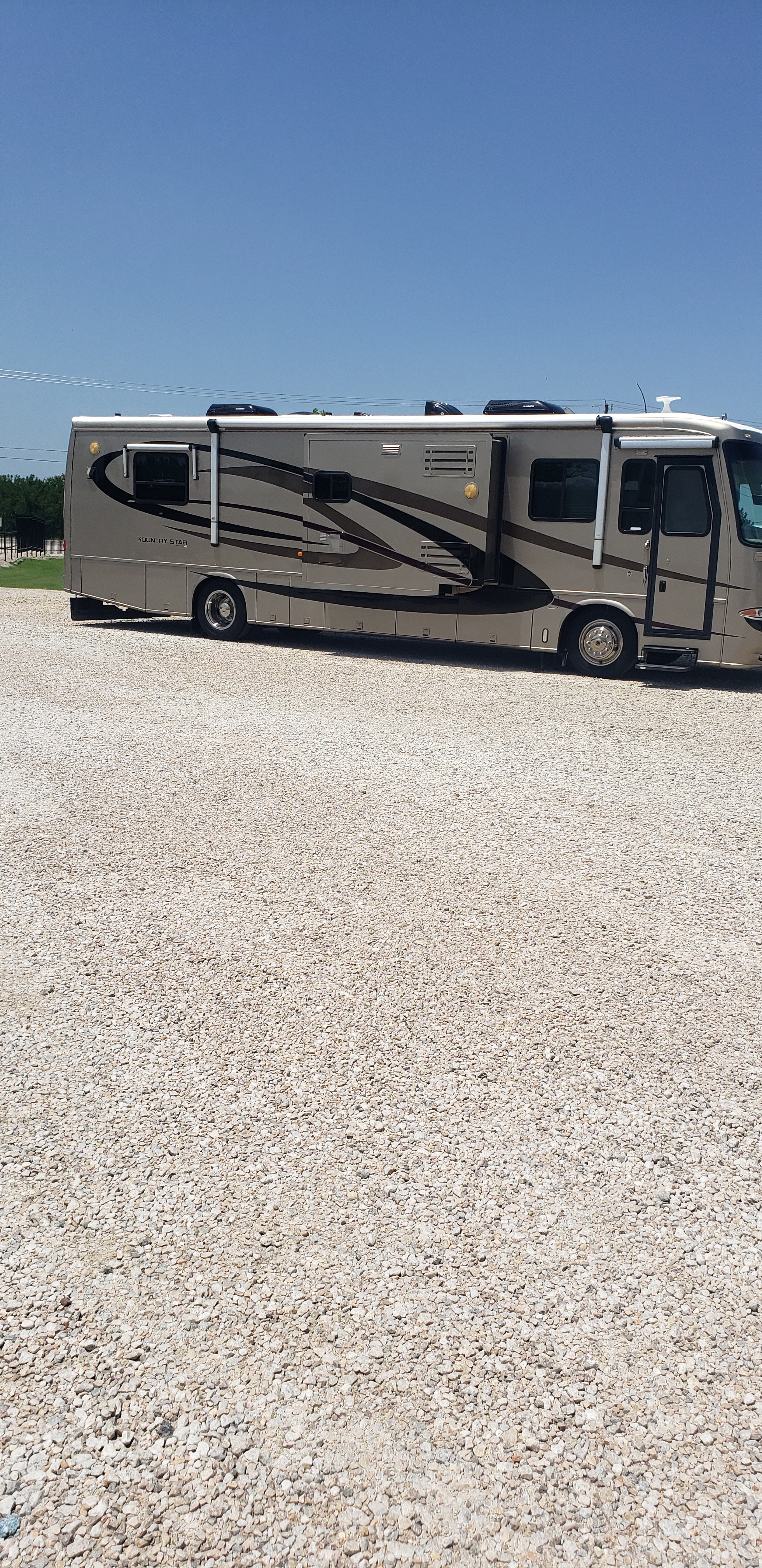 2004 Newmar KOUNTRY STAR 3904 in princeton TX
