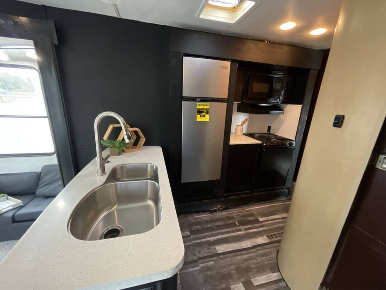 A photo of this 2015 Heartland ROAD WARRIOR 390RW