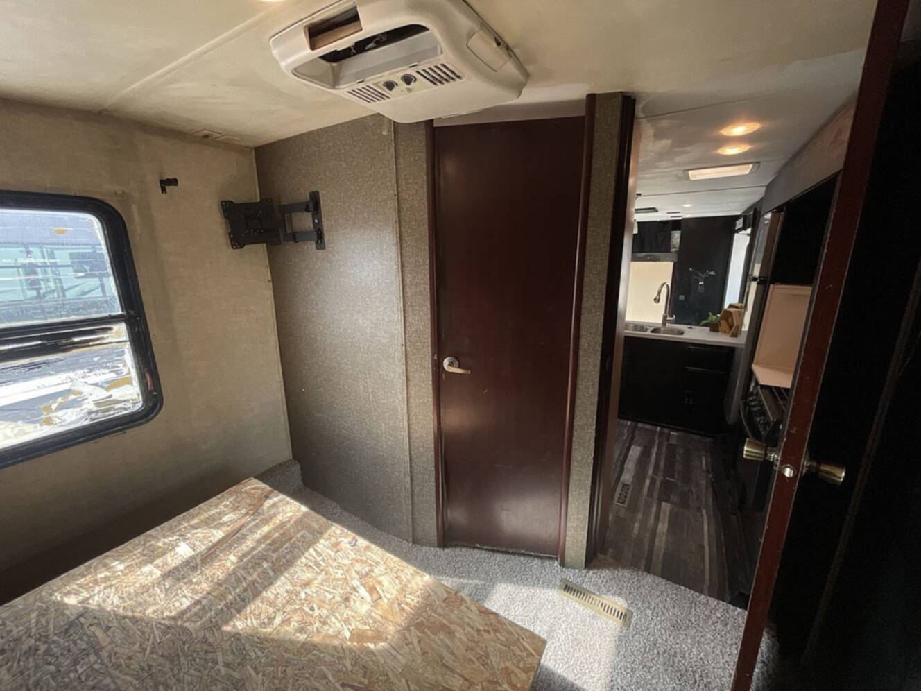 A photo of this 2015 Heartland ROAD WARRIOR 390RW